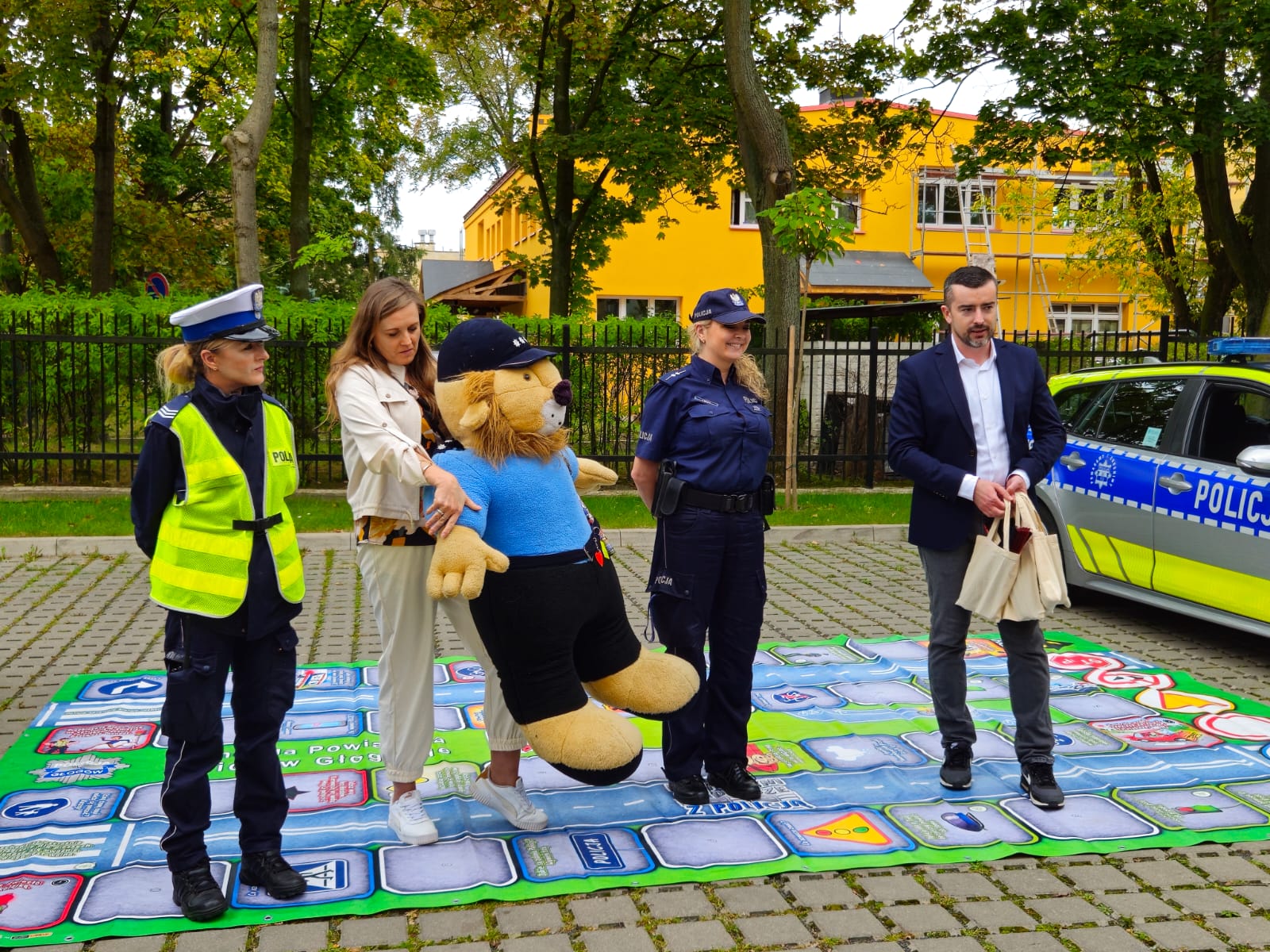 WIZYTA POLICJI — zdjęcie 1 z 8