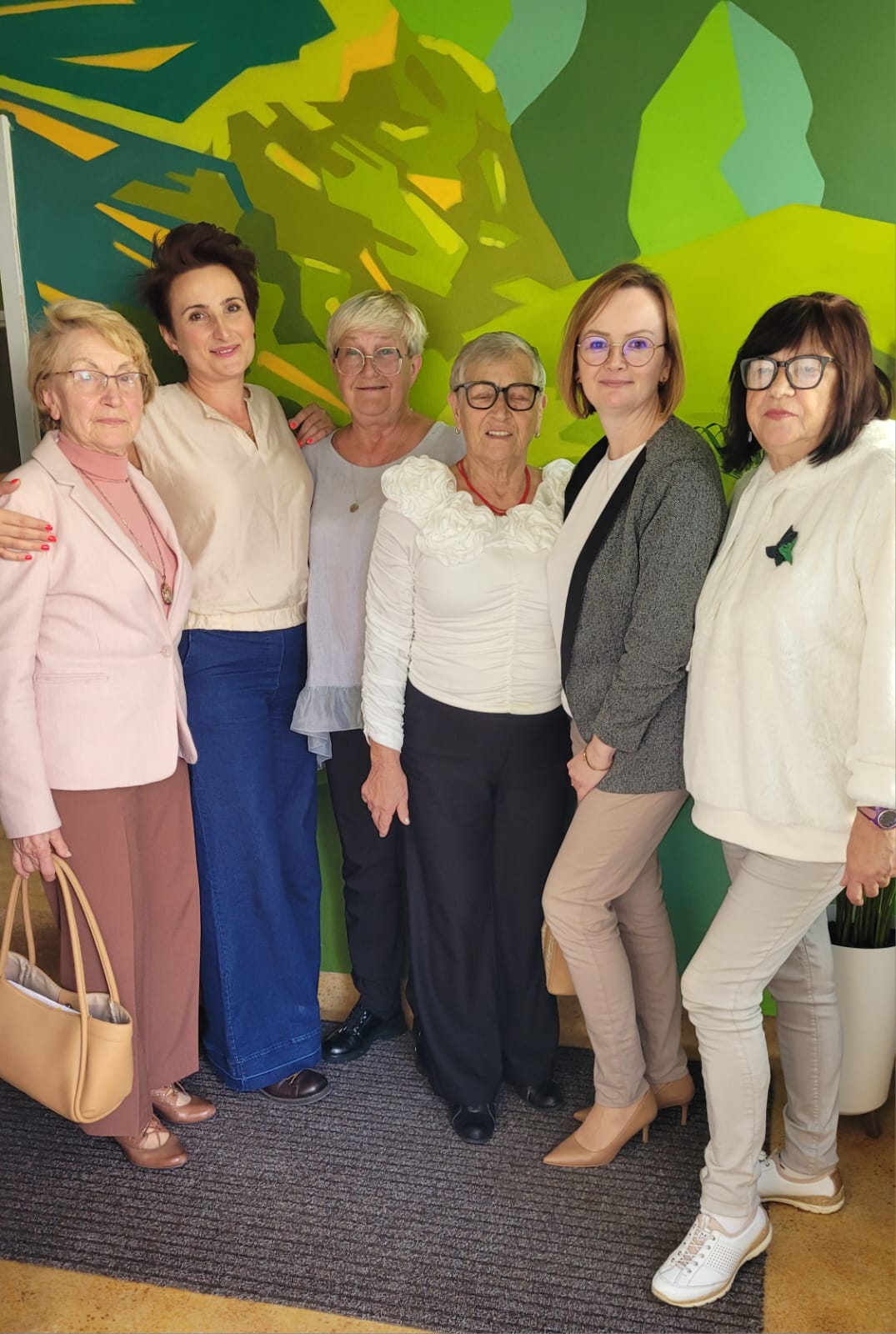 Czytanie dzieciom w ramach integracji pokoleń — zdjęcie 2 z 8