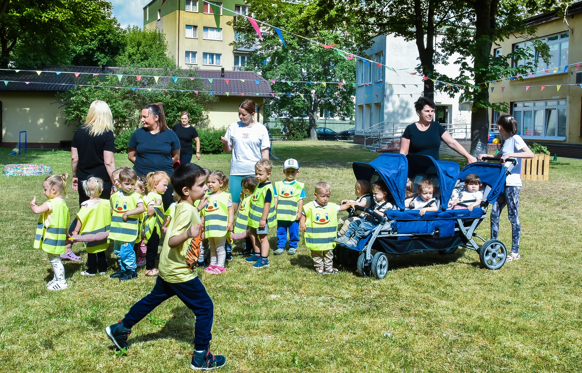 Dzień Dziecka pełen radości, integracji i wspólnej zabawy — zdjęcie 1 z 42