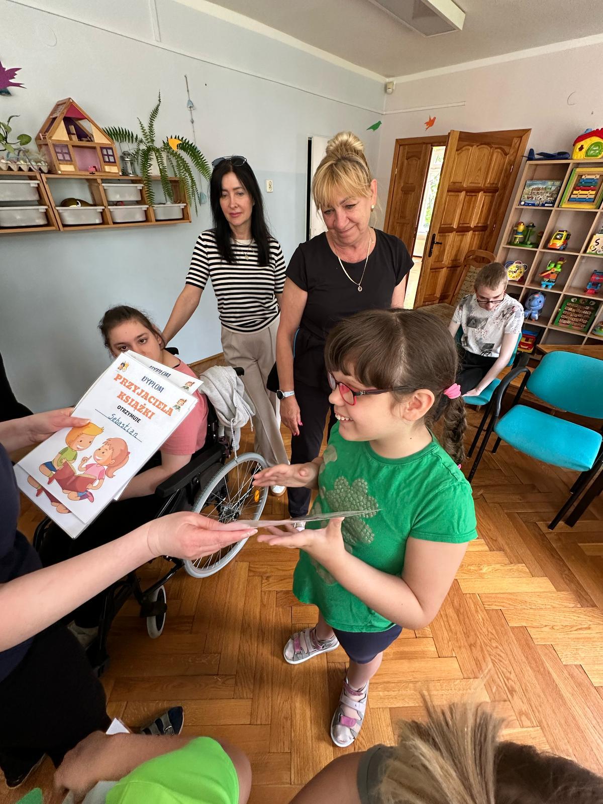 Dzień Książki w Miejskim Ośrodku Rehabilitacji i Usług Specjalistycznych w Głogowie — zdjęcie 5 z 18