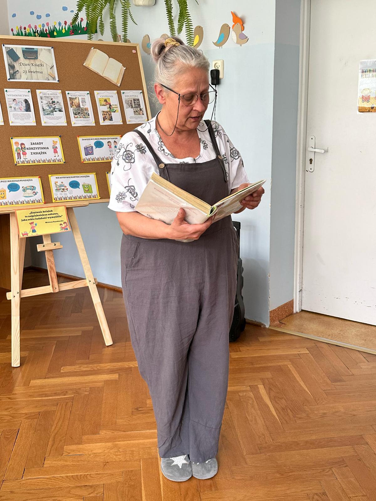 Dzień Książki w Miejskim Ośrodku Rehabilitacji i Usług Specjalistycznych w Głogowie — zdjęcie 15 z 18
