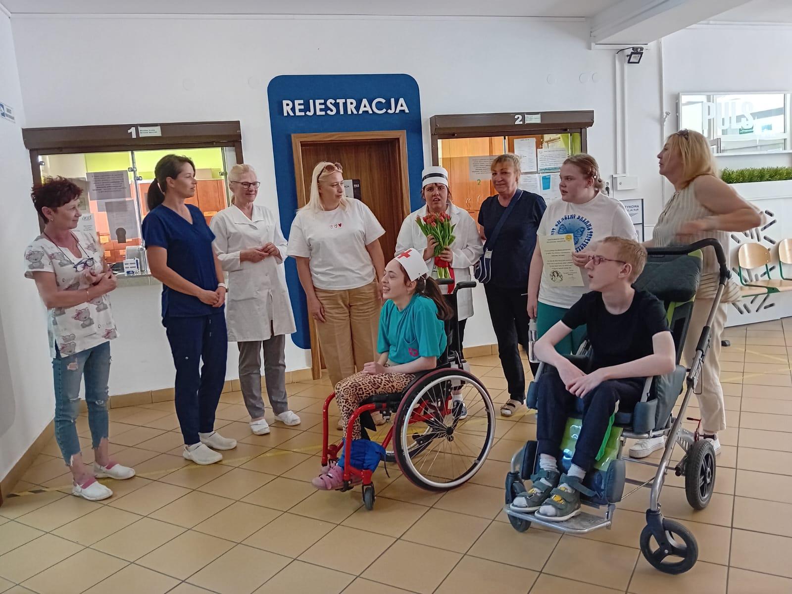 MIĘDZYNARODOWY DZIEŃ PIELĘGNIAREK I POŁOŻNYCH — zdjęcie 3 z 4