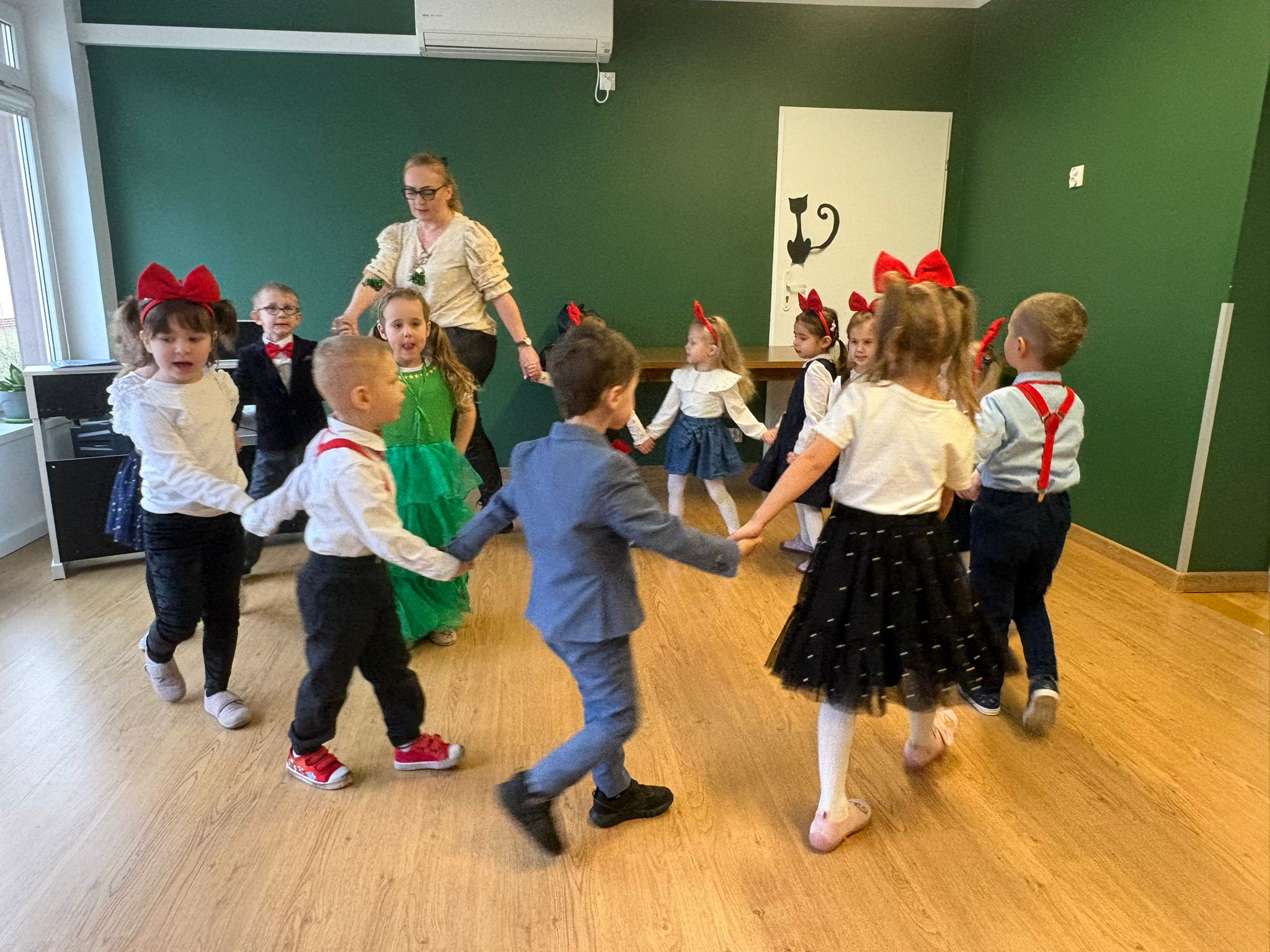 Muzyczny koncert z okazji Dnia Babci i Dziadka — zdjęcie 2 z 7