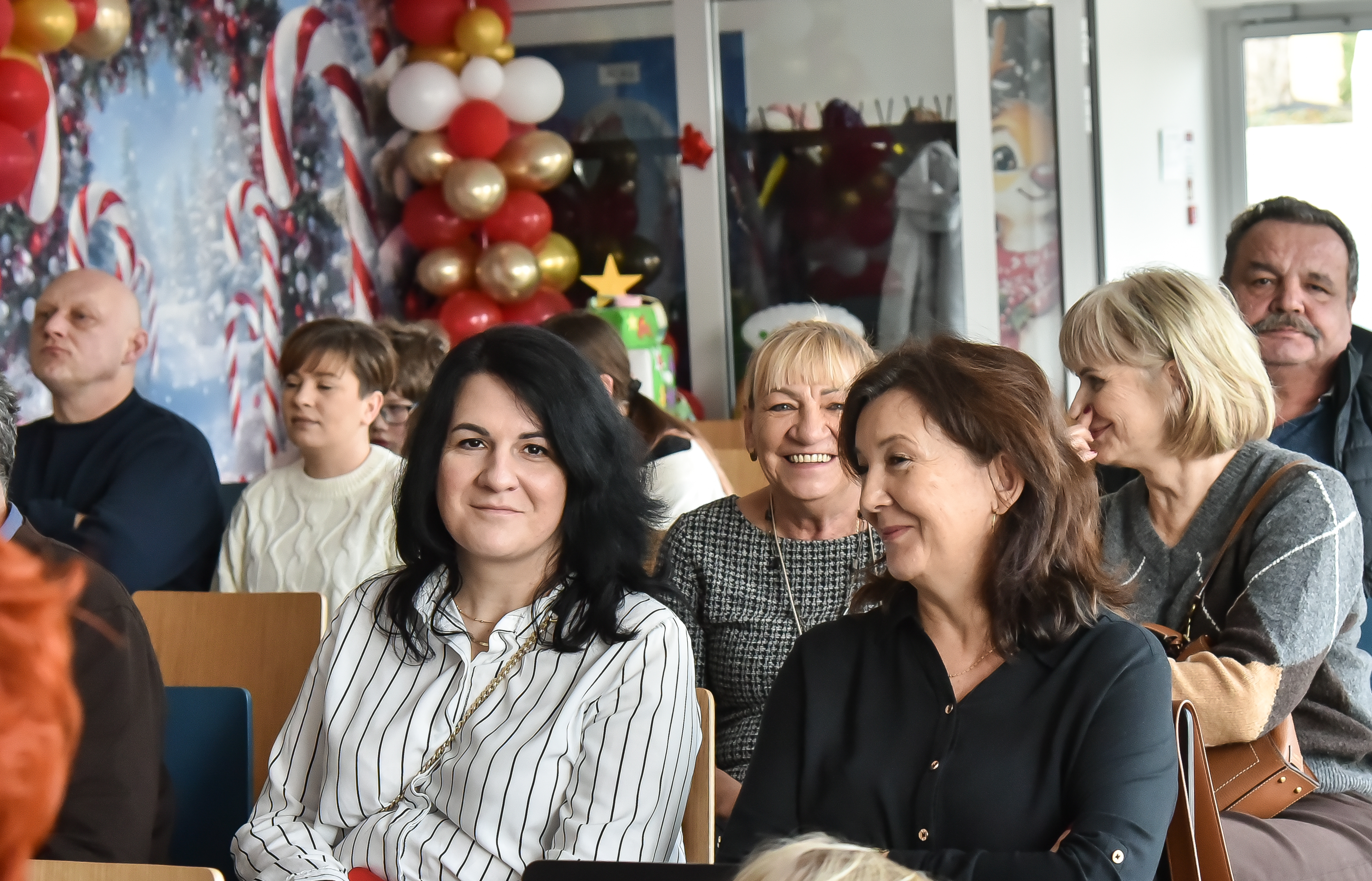 Spektakl świąteczny podopiecznych Miejskiego Ośrodka Rehabilitacji i Usług Specjalistycznych w Głogowie w NEPTUNIE — zdjęcie 5 z 26