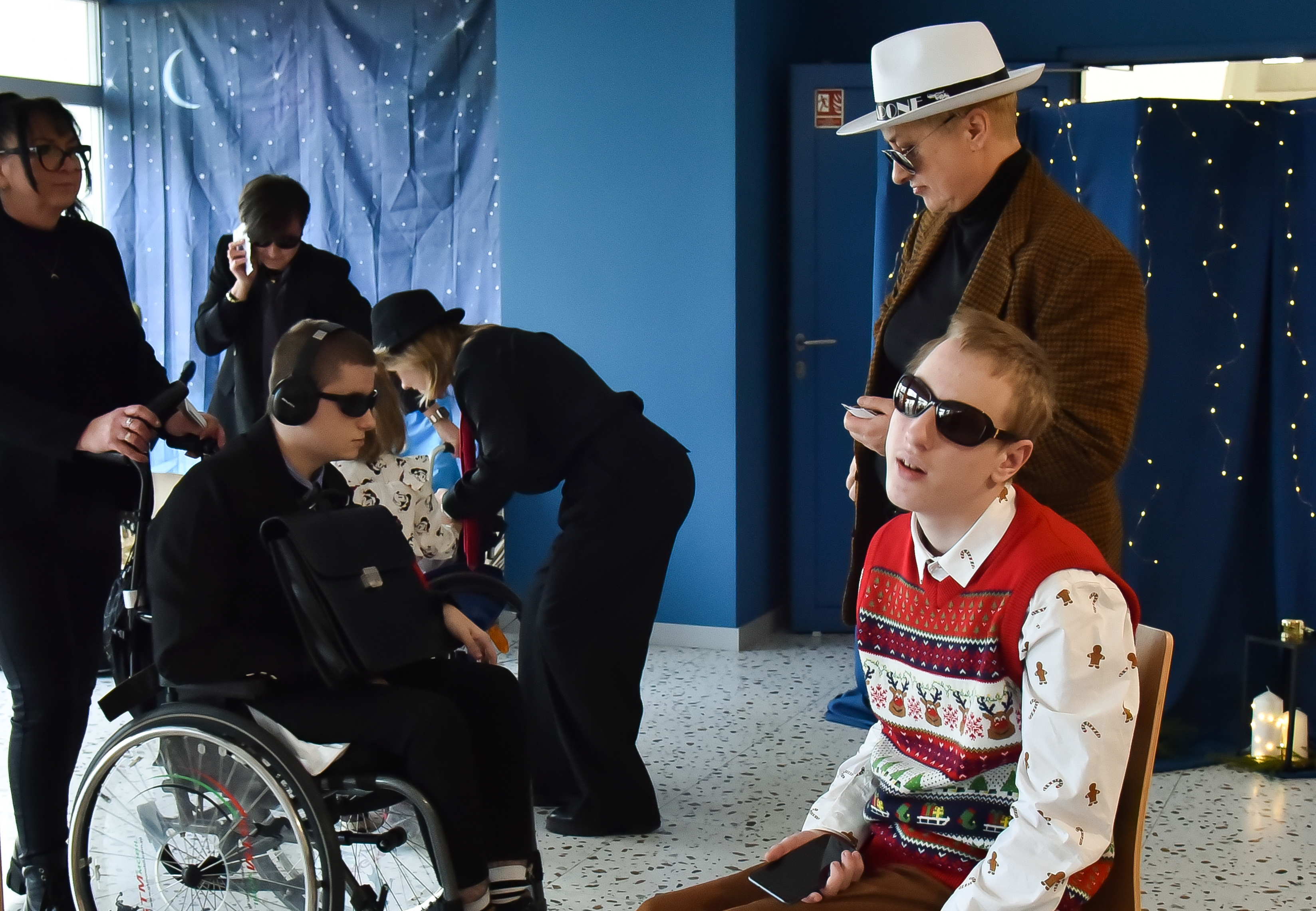 Spektakl świąteczny podopiecznych Miejskiego Ośrodka Rehabilitacji i Usług Specjalistycznych w Głogowie w NEPTUNIE — zdjęcie 12 z 26