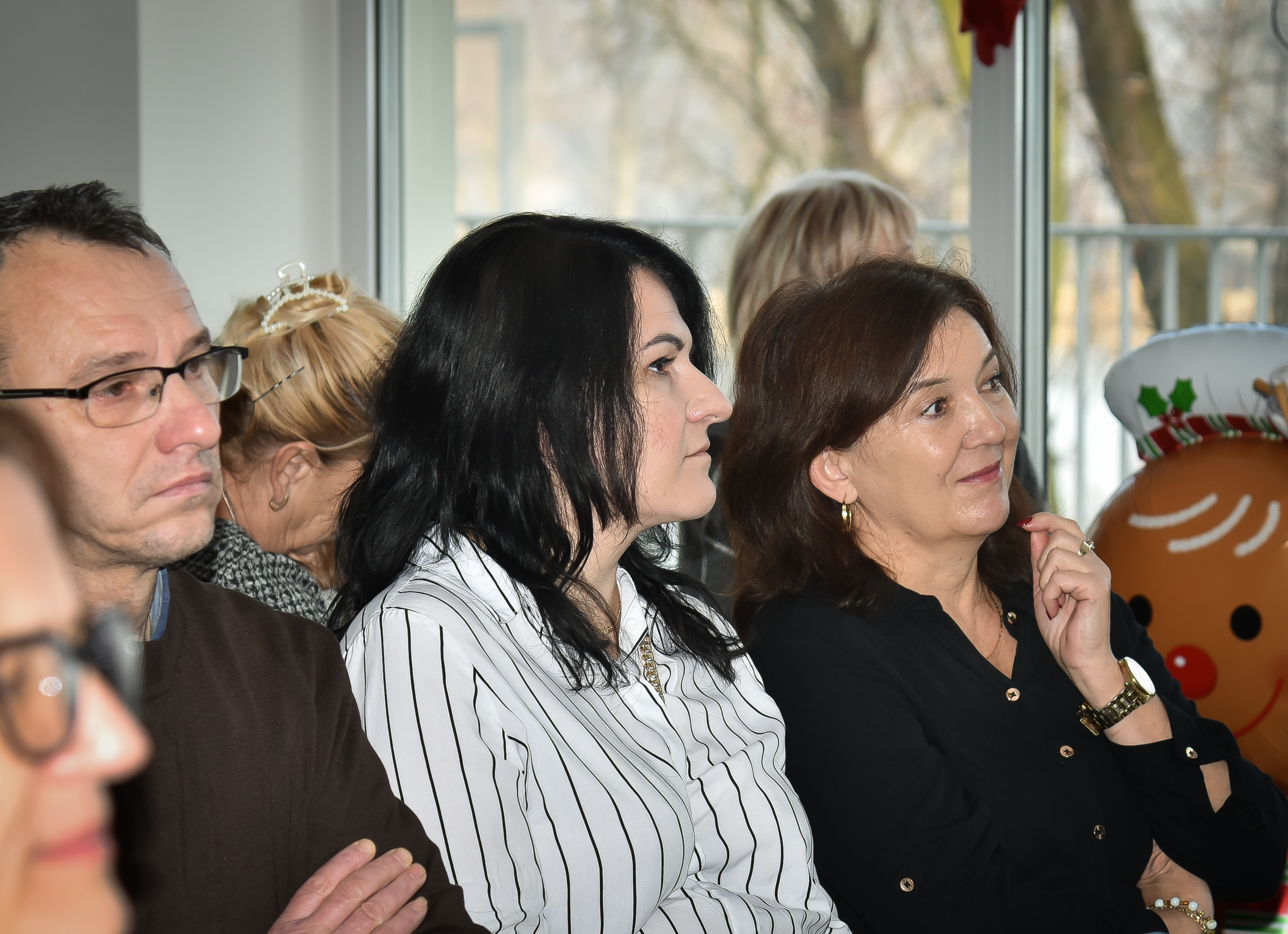Spektakl świąteczny podopiecznych Miejskiego Ośrodka Rehabilitacji i Usług Specjalistycznych w Głogowie w NEPTUNIE — zdjęcie 24 z 26