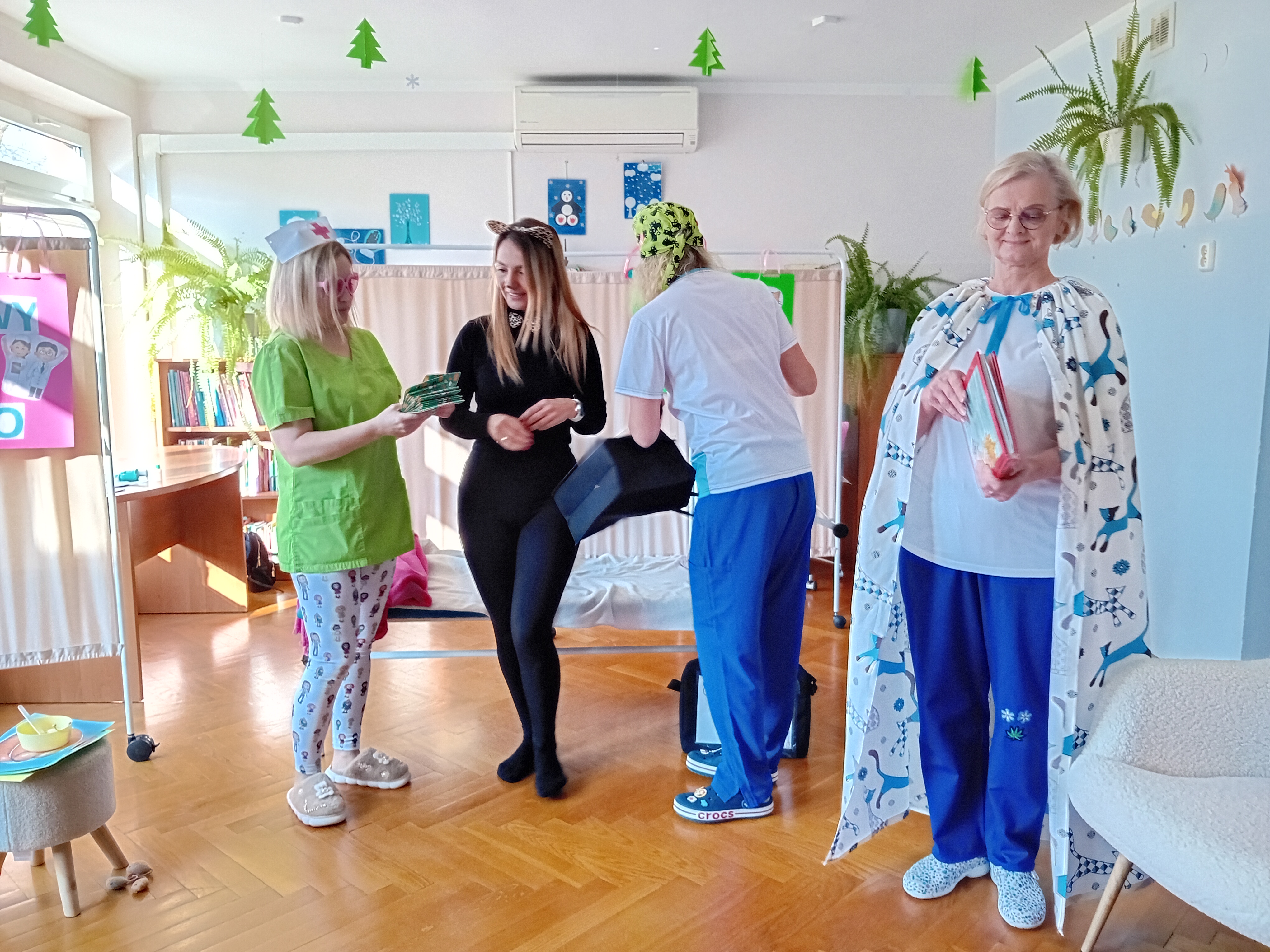 Studentki pielęgniarstwa PANS w Głogowie z wizytą w MORiUS w Głogowie — zdjęcie 5 z 6